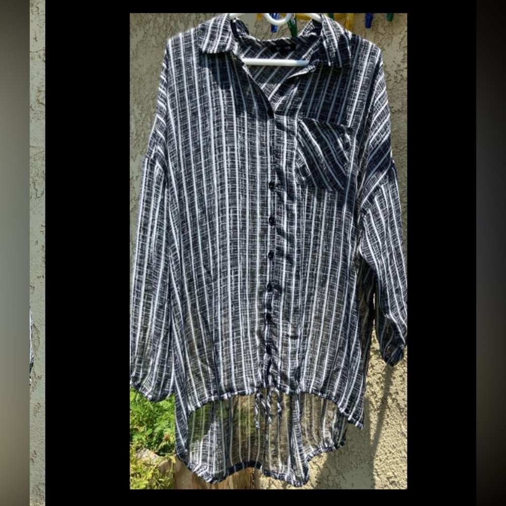 TORRID black white Sheer Pullover Blouse Pockets Sz 1